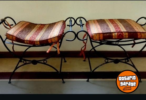 Hogar - Dos banquetas de hierro + almohadones - En Venta