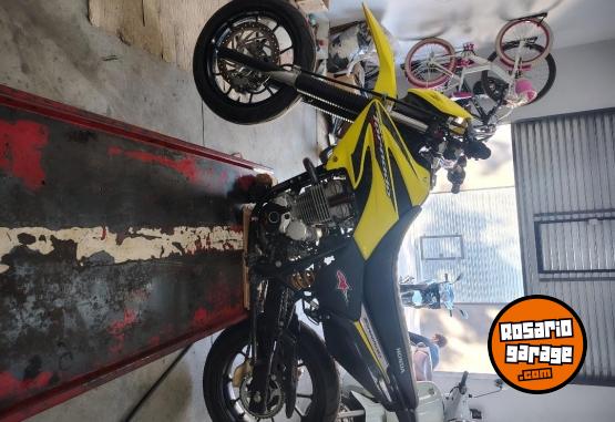 Motos - Honda Tornado 2021 Nafta 5500Km - En Venta