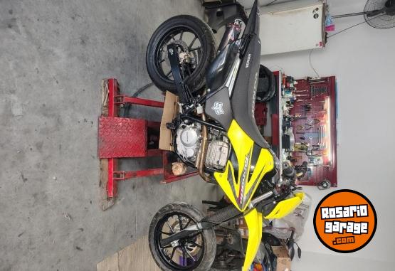 Motos - Honda Tornado 2021 Nafta 5500Km - En Venta