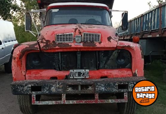 Camiones y Gr�as - Ford 900 - En Venta