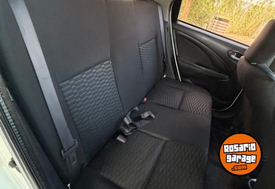 Autos - Toyota Etios 2014 Nafta 131000Km - En Venta