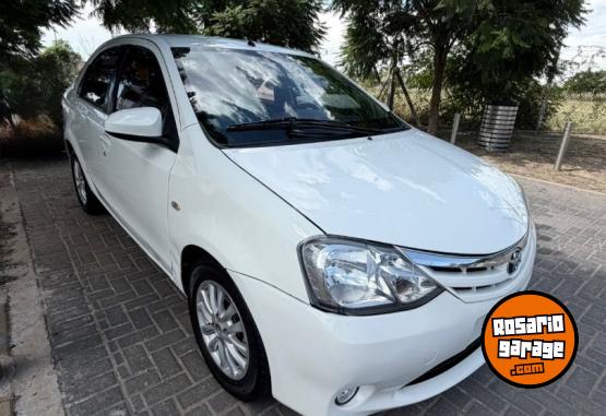 Autos - Toyota Etios 2014 Nafta 131000Km - En Venta