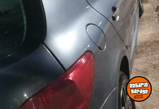 Autos - Peugeot Modelo 2004 versi�n 307 2004 Nafta 256000Km - En Venta