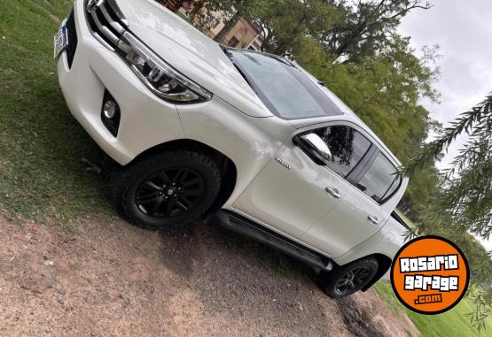 Camionetas - Toyota Hilux srx 2017 Diesel 140000Km - En Venta