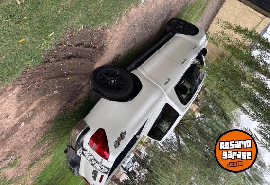 Camionetas - Toyota Hilux srx 2017 Diesel 140000Km - En Venta