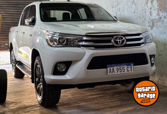 Camionetas - Toyota Hilux srx 2017 Diesel 140000Km - En Venta