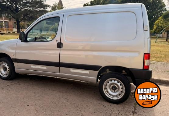 Utilitarios - Peugeot PARNERT  FURGON 2011 Nafta 173256Km - En Venta