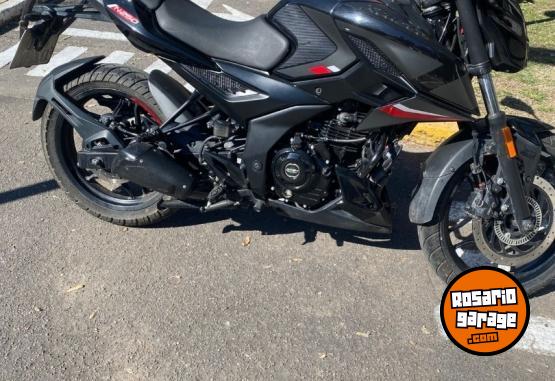 Motos - Bajaj N250. 2023 Nafta 8000Km - En Venta