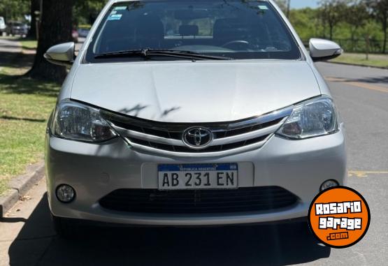 Autos - Toyota Etios 2017 Nafta 127000Km - En Venta