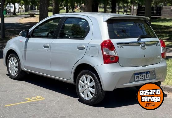 Autos - Toyota Etios 2017 Nafta 127000Km - En Venta
