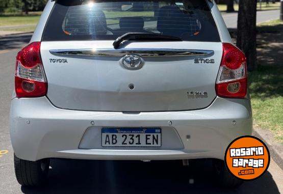 Autos - Toyota Etios 2017 Nafta 127000Km - En Venta
