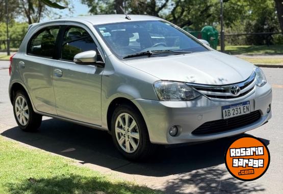 Autos - Toyota Etios 2017 Nafta 127000Km - En Venta