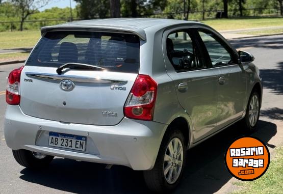 Autos - Toyota Etios 2017 Nafta 127000Km - En Venta
