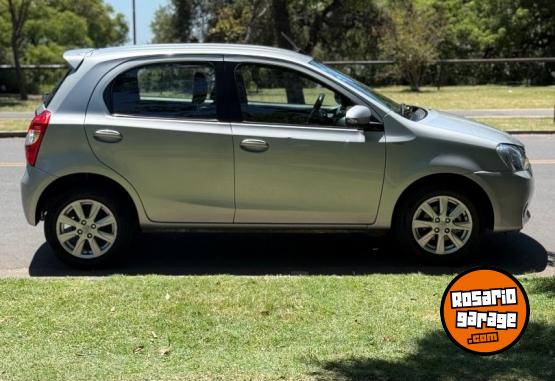 Autos - Toyota Etios 2017 Nafta 127000Km - En Venta