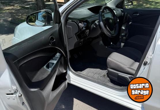 Autos - Toyota Etios 2017 Nafta 127000Km - En Venta