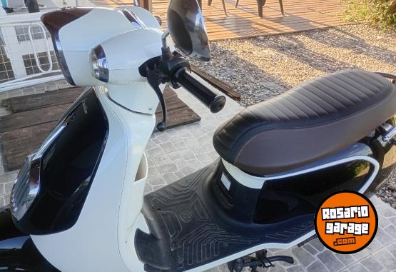 Motos - Otra marca Daelim Besbi 125 2018 Nafta 2640Km - En Venta