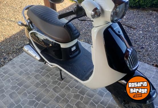 Motos - Otra marca Daelim Besbi 125 2018 Nafta 2640Km - En Venta