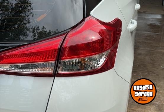 Autos - Toyota Yaris xs 2025 Nafta 3500Km - En Venta