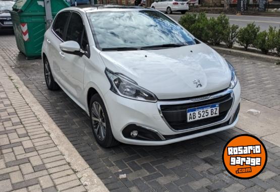 Autos - Peugeot 208 ALLURE 2017 Nafta 92000Km - En Venta