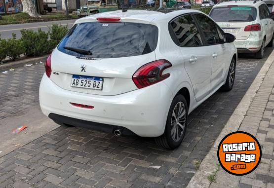 Autos - Peugeot 208 ALLURE 2017 Nafta 92000Km - En Venta