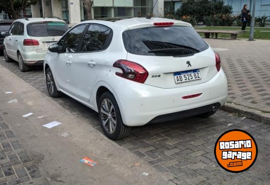 Autos - Peugeot 208 ALLURE 2017 Nafta 92000Km - En Venta