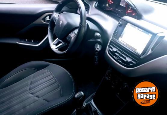 Autos - Peugeot 208 ALLURE 2017 Nafta 92000Km - En Venta