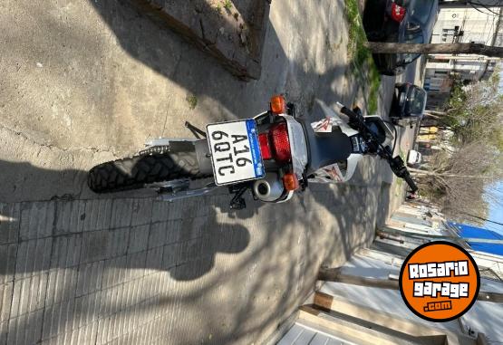 Motos - Honda Tornado XR 250 2022 Nafta 3500Km - En Venta