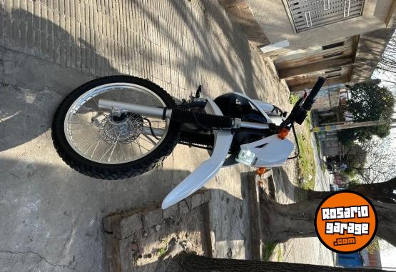 Motos - Honda Tornado XR 250 2022 Nafta 3500Km - En Venta