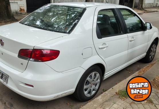 Autos - Fiat Siena 2015 GNC 180000Km - En Venta