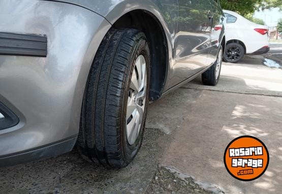 Autos - Volkswagen Voyage 2013 GNC 118900Km - En Venta