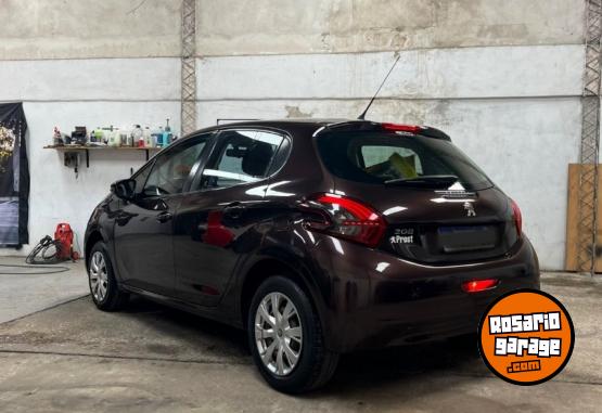 Autos - Peugeot 208 2017 Nafta 100000Km - En Venta