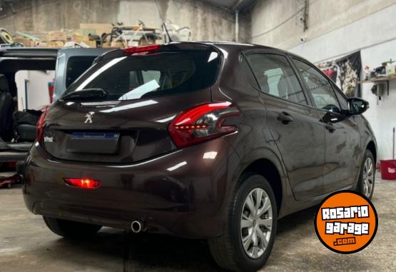 Autos - Peugeot 208 2017 Nafta 100000Km - En Venta