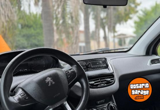 Autos - Peugeot 208 2016 Nafta 110000Km - En Venta