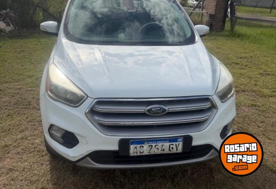 Autos - Ford Kuga 2018 Nafta 160000Km - En Venta