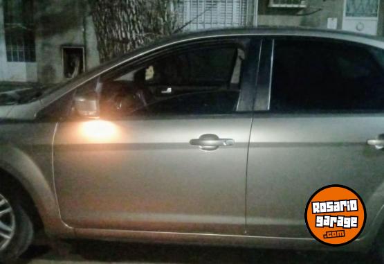 Autos - Ford Focus 2009 GNC 120000Km - En Venta