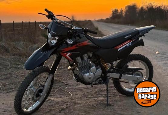 Motos - Honda Tornado XR 250 2023 Nafta 6500Km - En Venta