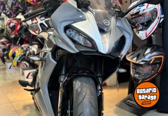 Motos - CF SR 300 2024 Nafta 6000Km - En Venta