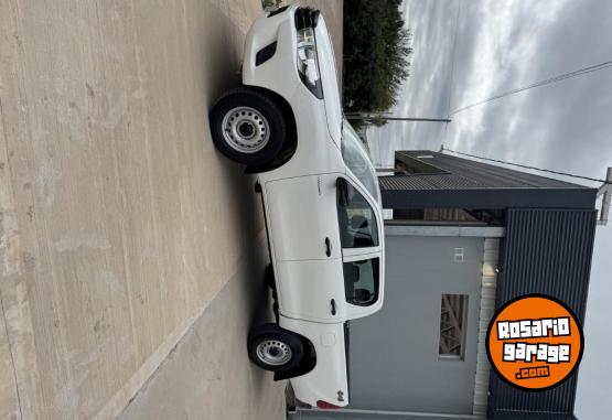 Camionetas - Toyota Hilux Dx 4x4 mt 2025 Diesel 30000Km - En Venta