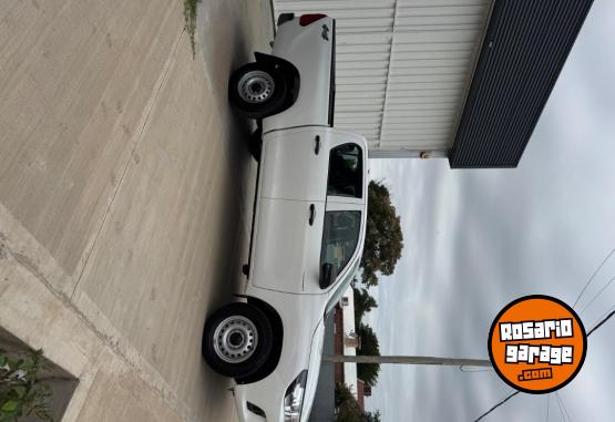 Camionetas - Toyota Hilux Dx 4x4 mt 2025 Diesel 30000Km - En Venta