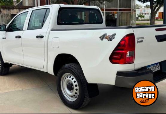 Camionetas - Toyota Hilux Dx 4x4 mt 2025 Diesel 30000Km - En Venta
