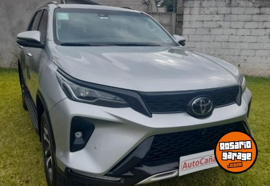 Camionetas - Toyota HILUX SW4 2.8 TDI 2024 Diesel 59500Km - En Venta