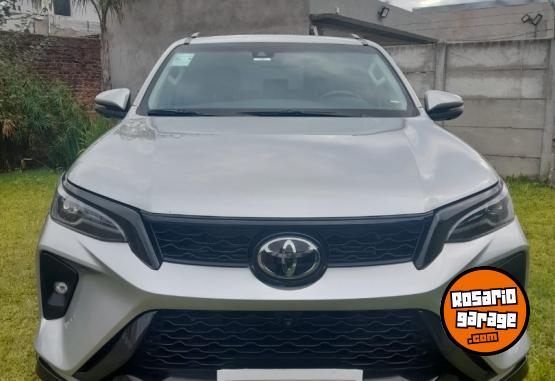 Camionetas - Toyota HILUX SW4 2.8 TDI 2024 Diesel 59500Km - En Venta