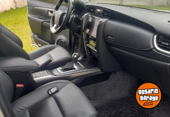 Camionetas - Toyota HILUX SW4 2.8 TDI 2024 Diesel 59500Km - En Venta