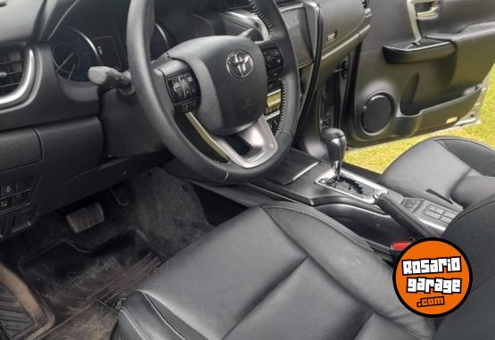 Camionetas - Toyota HILUX SW4 2.8 TDI 2024 Diesel 59500Km - En Venta