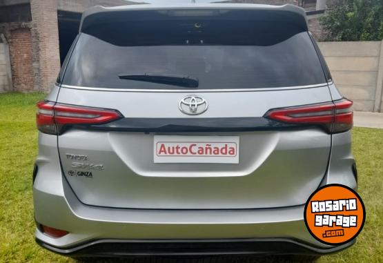 Camionetas - Toyota HILUX SW4 2.8 TDI 2024 Diesel 59500Km - En Venta