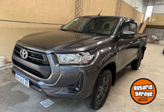 Camionetas - Toyota HILUX SR 2025 Diesel 28000Km - En Venta