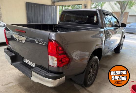 Camionetas - Toyota HILUX SR 2025 Diesel 28000Km - En Venta