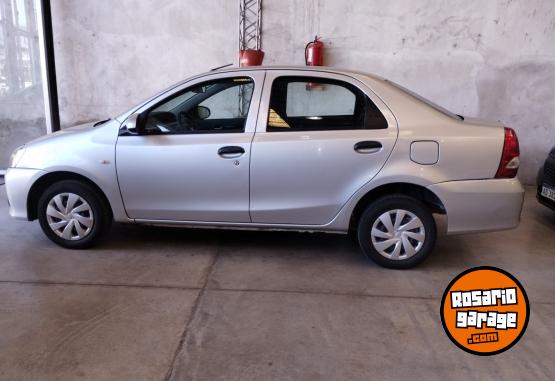 Autos - Toyota ETIOS caja manual 6 2023 Nafta 51000Km - En Venta