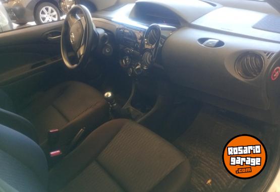 Autos - Toyota Etios 2023 Nafta 59000Km - En Venta