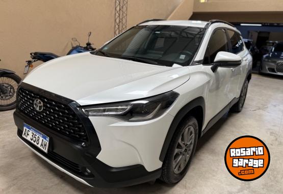 Autos - Toyota COROLLA CROSS 2022 Nafta 83900Km - En Venta